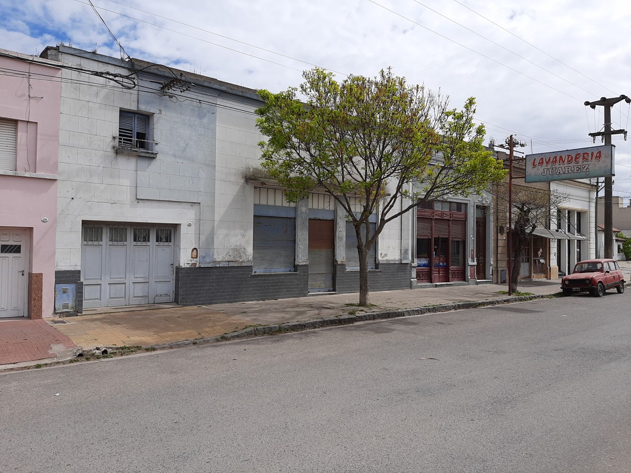 Casa con local, Juarez